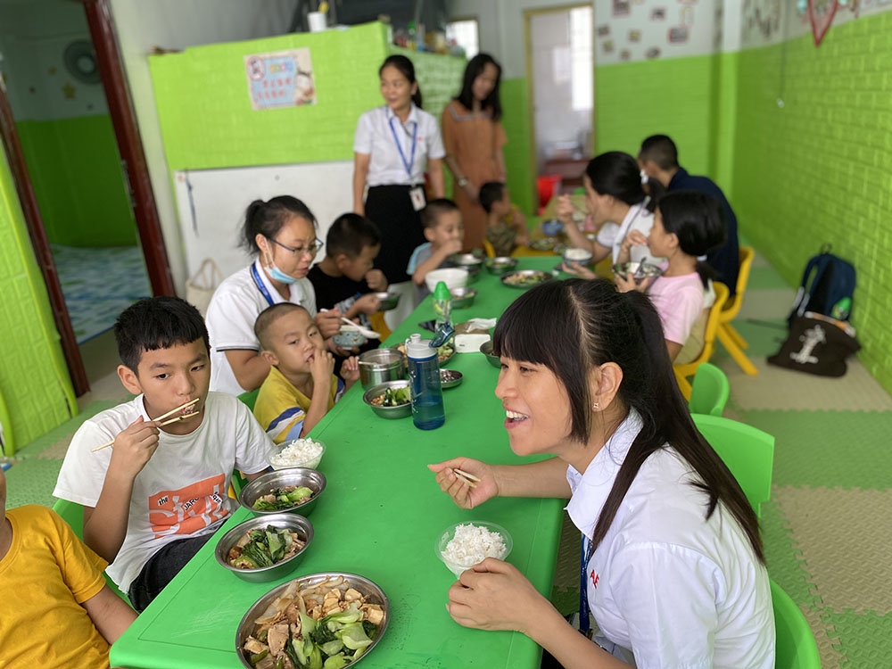 Parent workers enjoy lunch with their children who attend CFS nearby